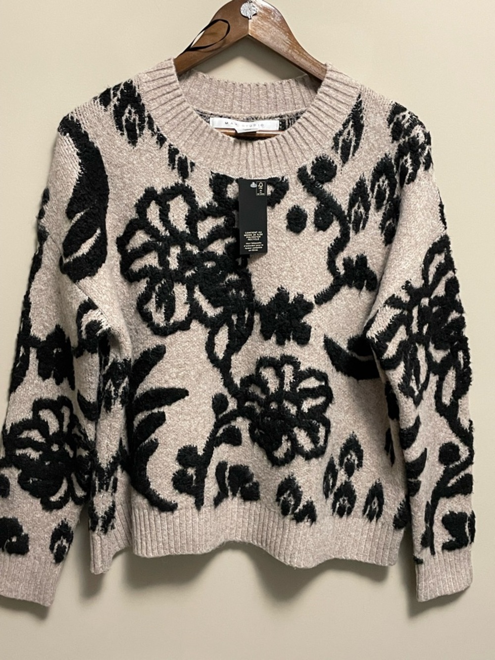 Max Studio Beige & Black Floral Crewneck SweaterWomen’s Medium New With Tags NWT